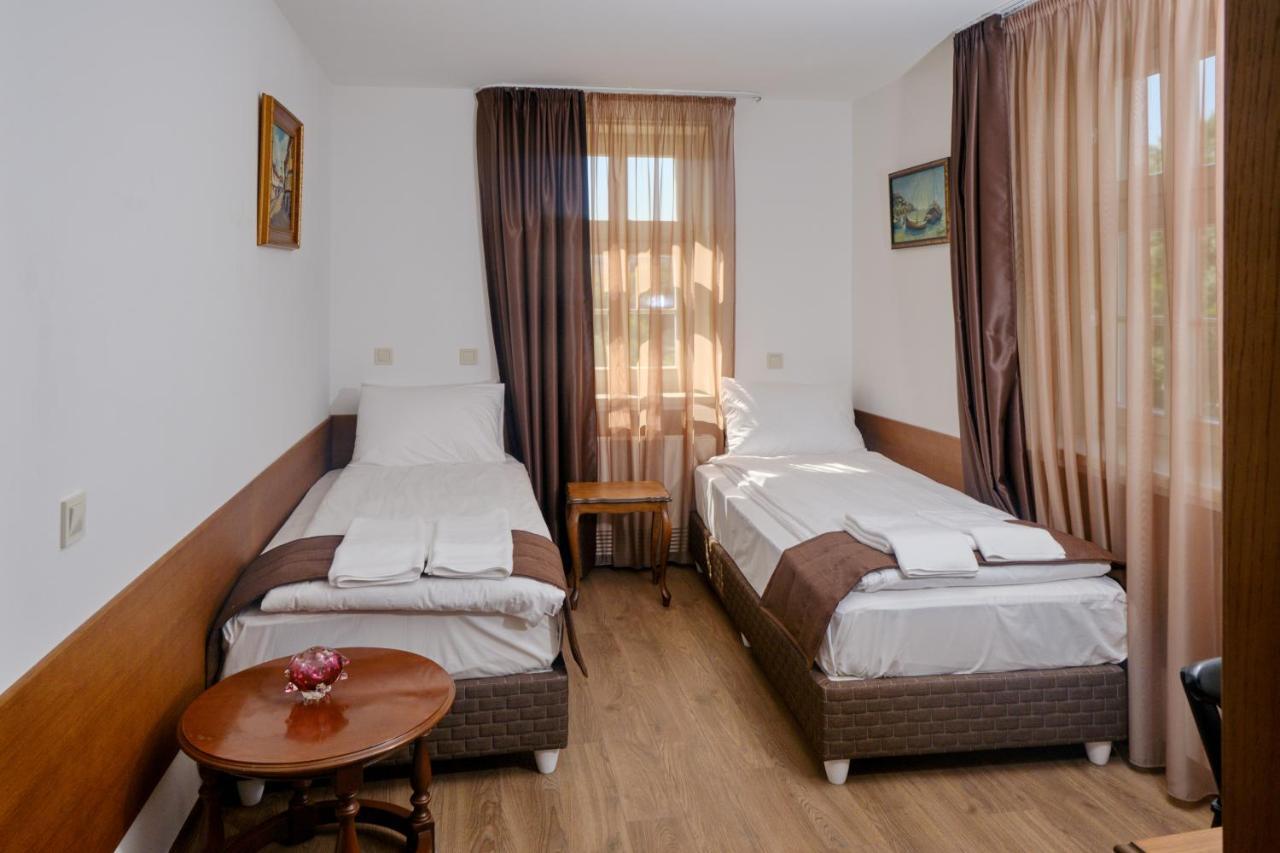 Hotel Splendid Pleven Exterior photo